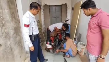 गुना नगर: हनुमान चौराहे पर यातायात पुलिस ने वाहन चेकिंग की, नियमों का उल्लंघन करने पर 18 वाहनों पर कार्रवाई कर ₹30000 जुर्माना वसूला