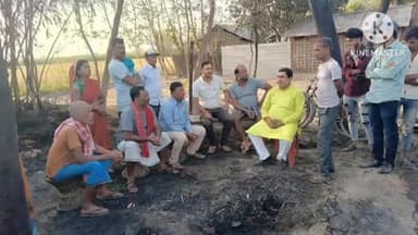 नरपतगंज: भाजपा नेता ने अचरा पहुंचकर अग्निपीड़ित परिवार से मिलकर राहत सामग्री का वितरण किया