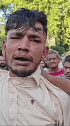 मेरठ: कोतवाली क्षेत्र में मोबाइल लूटने का प्रयास कर रहे बदमाश को पब्लिक ने पकड़ा, जमकर की पिटाई, वीडियो हुआ वायरल