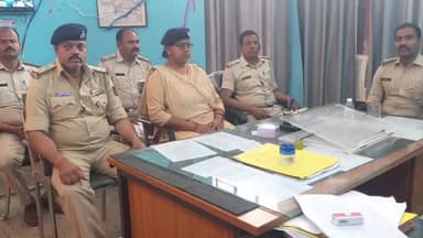 मुंगेर: एसपी के निर्देश पर जिले के सभी थानों में रोल कॉल और समीक्षा बैठक आयोजित की गई