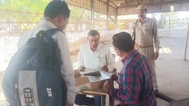 कालपी: कृषि उत्पादन मंडी कालपी में एसडीएम ने तीन गेहूं क्रय केंद्रों का किया औचक निरीक्षण, दिए कड़े निर्देश