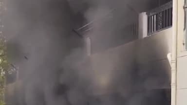 प्रयागराज: कमला नेहरू अस्पताल के सामने गली में स्थित गुरुकुल में अचानक लगी आग, मौके पर पहुंची फायर ब्रिगेड की टीम