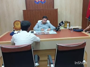 गोरखपुर: एसएसपी गोरखपुर में अपने कार्यालय में फरियादियों की सुनी समस्याएं, संबंधित को त्वरित निस्तारण के लिए निर्देश