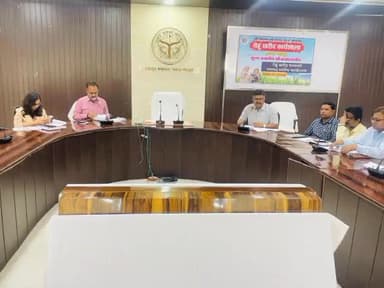 कर्वी: सीडीओ की अध्यक्षता में गेहूँ खरीद से संबंधित तैयारियों की समीक्षा बैठक कलेक्ट्रेट सभागार में आयोजित की गई