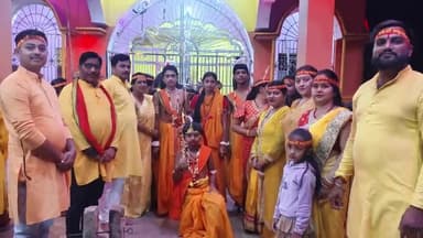 बेंगाबाद: गांडेय बाजार में शुक्रवार शाम मथुरासिनी पूजा के लिए माहुरी समाज ने भव्य शोभा यात्रा निकाली