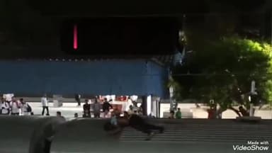 मिर्ज़ापुर: महानंदा एक्सप्रेस की छत पर चढ़ा अज्ञात युवक ओएचटी से झुलस गया, मिर्जापुर रेलवे स्टेशन का वीडियो हुआ वायरल