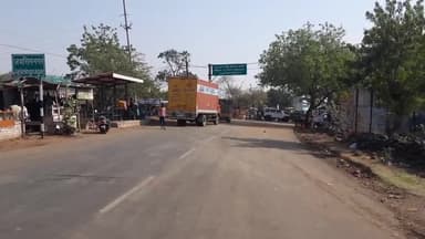 सागर नगर: सागर-सिलवानी हाईवे पर ट्रक ड्राइवर फंसा, परिजन 20 घंटे से शव रखकर चक्का जाम कर रहे हैं