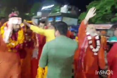 हरिद्वार: प्रयागराज महाकुंभ से वापस लौटे निरंजनी अखाड़े के संतों का लोगों ने किया स्वागत