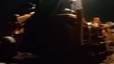 प्रयागराज: करनपुर में सरकारी तालाब में जेसीबी मशीन से हो रहा अवैध मिट्टी का खनन, वीडियो सोशल मीडिया पर वायरल