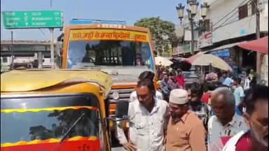 धनौरा: गजरौला चौपला पर सवारी बैठाने को लेकर बस चालक और टेंपू चालक में हुई मारपीट, एक व्यक्ति घायल