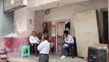 कालपी: कदौरा नगर में 40 साल से किराए पर संचालित डाकघर का कब्जा कोर्ट के आदेश पर मकान मालिक व पुलिस ने कराया खाली