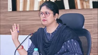 गिरिडीह: डीसी ऑफिस सभागार में उप विकास आयुक्त ने मनरेगा, पीएम आवास, अबुआ आवास और अन्य विकास योजनाओं की समीक्षा बैठक की