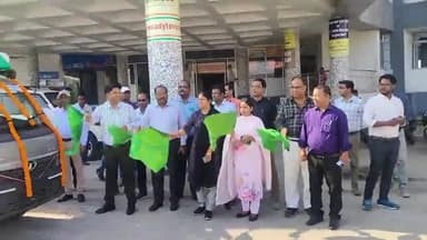 गिरिडीह: E KYC के लिए जनता को जागरूक करने के लिए डीसी ऑफिस परिसर से प्रचार वाहन रवाना