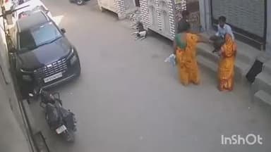 लखीमपुर: पुराना जिला अस्पताल के पास उचक्कों ने दो महिलाओं से ठगे कीमती जेवर, आरोपी सीसीटीवी कैमरे में हुए कैद, वीडियो हुआ वायरल