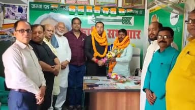 खगड़िया: जदयू मीडिया सेल के नव नियुक्त जिला अध्यक्ष का जिला कार्यालय में हुआ भव्य स्वागत