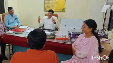 गुना नगर: गुना कलेक्टर ने जिला अस्पताल में स्वास्थ्य सेवाओं की समीक्षा के लिए प्रबंधन के साथ बैठक की