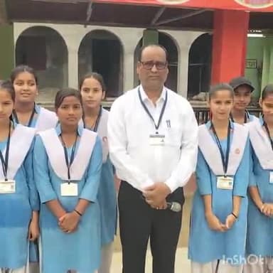 नरपतगंज: मध्य विद्यालय दरगाहीगंज की 14 छात्राएं कन्या आवासीय विद्यालय में हुईं सफल