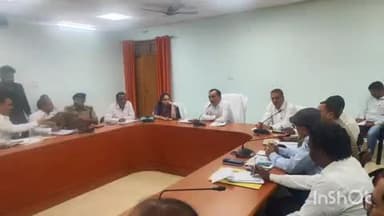 रॉबर्ट्सगंज: कलेक्ट्रेट में मंडलायुक्त ने प्रदेश सरकार के आठ वर्ष पूरे होने पर तैयारियों को लेकर की समीक्षा बैठक