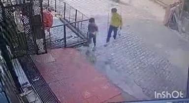 आगरा: अवधपुरी में महिला पर कॉलोनी के लोगों ने एयर गन से फायर कर बच्चों और बुजुर्गों को जख्मी करने का लगाया आरोप