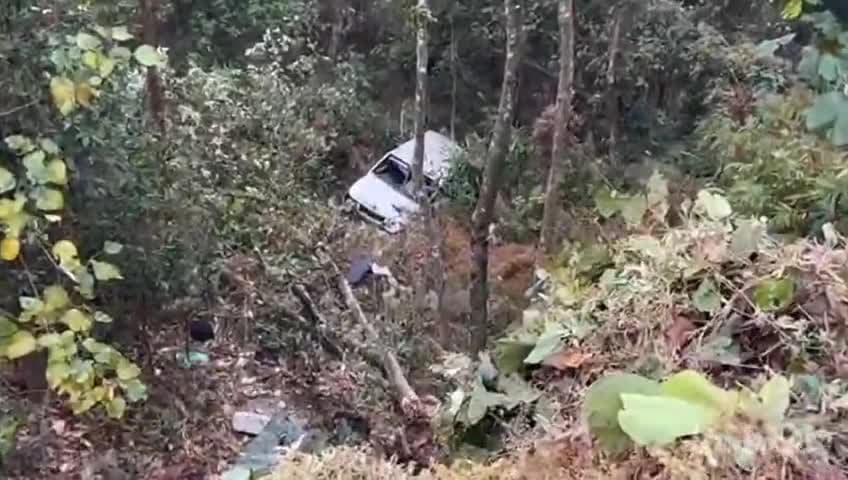 মিরিক: মিরিকের ঘেয়াবাড়িতে পাহাড়ের খাদে পড়ল গাড়ি, মৃত 2