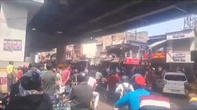 रातू: रांतू रोड स्थित पिस्का मोड़ को सरना आदिवासी संगठन के समर्थकों ने जाम किया