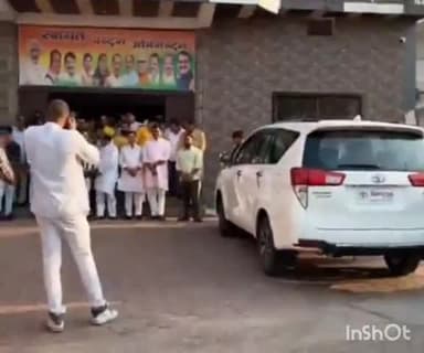 सिंगरौली: जिला अध्यक्ष ने पार्टी कार्यालय में नए सदस्यों का किया जोरदार स्वागत