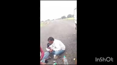 बहादुरपुर: इकोदिया ग्राम पंचायत सचिव ने सड़क पर की शराब पार्टी, वीडियो हुआ वायरल