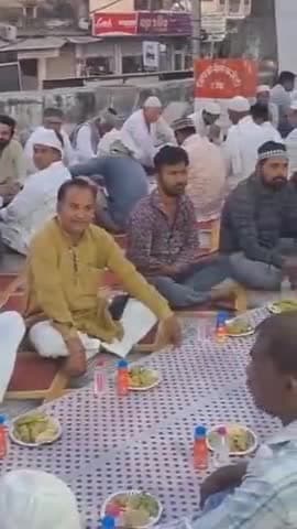 टोंक: जिला कांग्रेस कमेटी कार्यालय में प्रदेश उपाध्यक्ष रामबिलास चौधरी की मौजूदगी में आयोजित हुआ रोजा इफ्तार कार्यक्रम