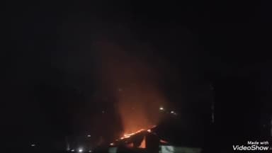 मिर्ज़ापुर: महंत शिवाला के पास गोदाम में आग लगने से सामान जलकर हुआ नष्ट, फायर ब्रिगेड की टीम ने आग बुझाई