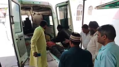 बरेली: थाना बहेड़ी क्षेत्र के किच्छा रोड पर बने टोल प्लाजा से पहले सड़क दुर्घटना में युवक घायल, जिला अस्पताल से मेरठ रेफर