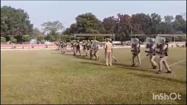 लखीमपुर: पुलिस लाइन ग्राउंड में आगामी त्यौहार को लेकर पुलिस अधीक्षक के निर्देश पर दंगा नियंत्रण का कराया गया अभ्यास