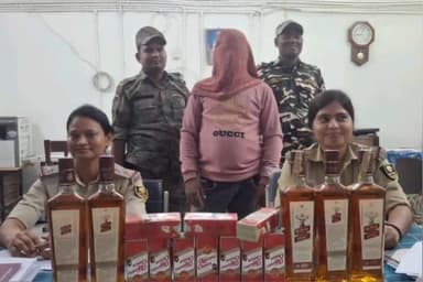 खगड़िया: नगर थाना पुलिस ने विदेशी शराब के साथ एक कारोबारी को किया गिरफ्तार, एक बाइक भी जब्त