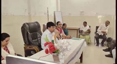 देवेंद्रनगर: देवेंद्रनगर के सामुदायिक स्वास्थ्य केंद्र में आशा सुपरवाइजर की मासिक कार्य समीक्षा बैठक बीएमओ डॉ. अभिषेक जैन ने ली