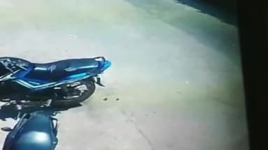 रामगंजमण्डी: चेचट में डीजे की दुकान पर दिनदहाड़े चोरी की वारदात, बाइक सवार चोरों ने दो माइक मशीन की चोरी की, सीसीटीवी में कैद हुई घटना