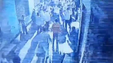 धनौरा: गजरौला के मोहल्ला विजयनगर में नमाज पढ़कर लौट रहे युवक पर दबंगों ने किया जानलेवा हमला, घटना सीसीटीवी में कैद