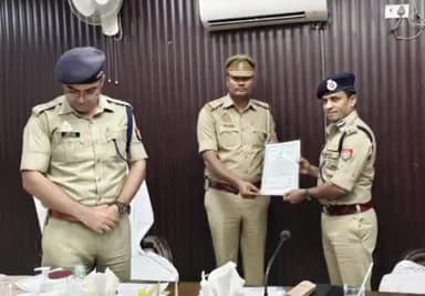 चंदौली: अपर पुलिस महानिदेशक वाराणसी जोन पियूष मोर्डिया ने पुलिस लाइन का किया निरीक्षण