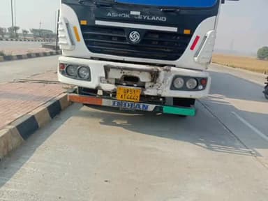 कैंपियरगंज: चिलुआताल थाना क्षेत्र के जंगल कौड़िया बाईपास फोरलेन पर ट्रक की चपेट में आने से बाइक सवार दो युवकों की हुई मौत