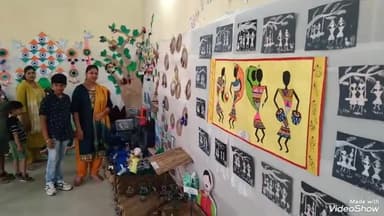 मिर्ज़ापुर: पक्का पुल के पास स्थित सेठ द्वारका प्रसाद बजाज एजुकेशन सेंटर में बच्चों के बनाए क्राफ्ट वर्क की प्रदर्शनी लगाई गई