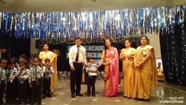 मिर्ज़ापुर: वार्षिक रिपोर्ट डे पर डैफोडिल्स पब्लिक स्कूल, लोहिया तालाब में क्लास टॉपर्स को किया गया सम्मानित