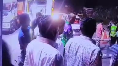 कसिया: मुजेहना टोल प्लाजा पर टोल कर्मियों के साथ हुई मारपीट, सीसीटीवी फुटेज का वीडियो हुआ वायरल