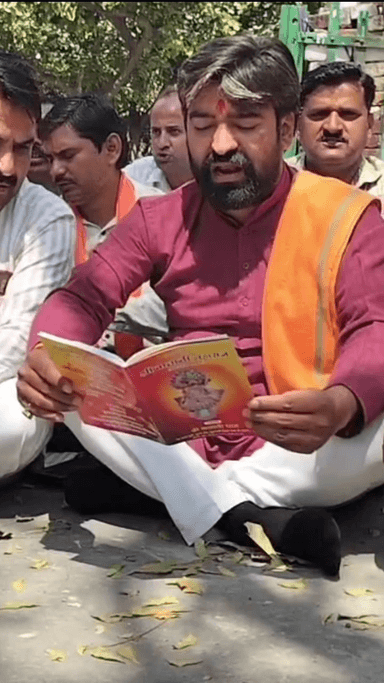 मेरठ: मस्जिद के सामने हनुमान चालीसा का पाठ करने वाले सचिन सिरोही पर मेरठ पुलिस ने दर्ज किया मुकदमा