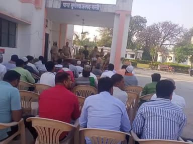 बस्ती: त्यौहार को शान्तिपूर्वक सम्पन्न कराने हेतु थाना मुण्डेरवा पर थाना क्षेत्र के सम्भ्रांत व्यक्तियों के साथ की गई बैठक