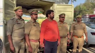 प्रयागराज: अनुमानित डेढ़ करोड़ के अवैध गांजे के साथ 1 अभियुक्त को गिरफ्तार किया गया, पुलिस लाइन में प्रेस वार्ता कर दी गई जानकारी