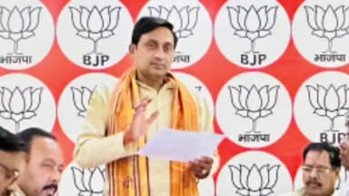 रामपुर: BJP जिलाध्यक्ष हरीश गंगवार ने भाजपा कार्यालय में स्थापना दिवस को लेकर भाजपा इकाई के साथ की बैठक, दिए निर्देश