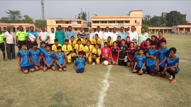 नरकटियागंज: रामहर्ष पाठक मेमोरियल महिला फुटबॉल प्रतियोगिता में बीराटनगर नेपाल ने छपरा को 4-0 गोल से हराया