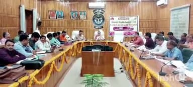 बहराइच: कलेक्ट्रेट सभागार में डीएम की अध्यक्षता में हुई जिला स्वास्थ्य समिति की बैठक, दिए ज़रूरी निदेश
