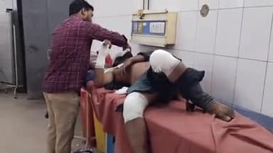 चंदौली: नौबतपुर के समीप अज्ञात वाहन की टक्कर से बाइक सवार दो युवकों की हालत गंभीर