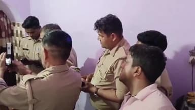 धनौरा: गजरौला के मोहल्ला अवंतिका नगर में युवक ने पत्नी से फोन पर कहासुनी के बाद फांसी लगाकर की आत्महत्या