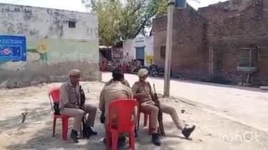 सादाबाद: करणी सेना के बहरदोई कूच की सूचना पर हाथरस प्रशासन ने एहतियातन रामजीलाल सुमन के बहरदोई आवास की सुरक्षा बढ़ाई