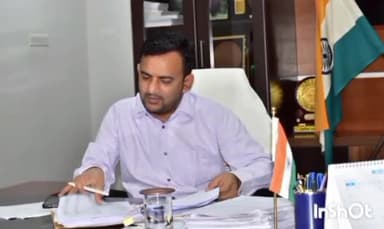 मेदिनीनगर (डालटनगंज): पलामू उपायुक्त की अध्यक्षता में समाहरणालय में कृषि यंत्र वितरण के लिए लाभुकों के चयन की बैठक हुई